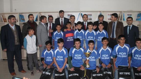 Futsalda İl Birincisi Olan Vatan Ortaokulu Öğrencileri Ödüllendirildi