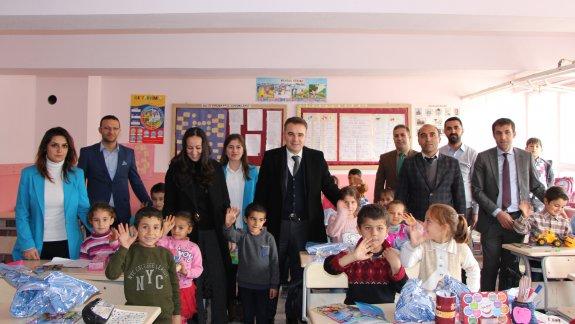 İlçe Kaymakamımız ve Belediye Başkan Vekilimiz Sayın Ahmet ODABAŞ, İlçemiz Sürekli İlkokulu ve Ortaokulunu ziyaret etti.