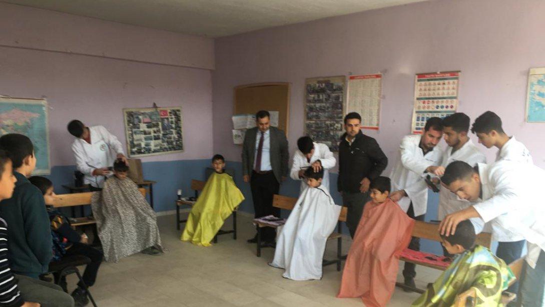 Kızıltepe Halk Eğitim Merkezi bünyesinde açılan Güzellik ve Saç Bakımı programı kapsamında Saç ve Sakal Kesimi Kursu açılmıştır.