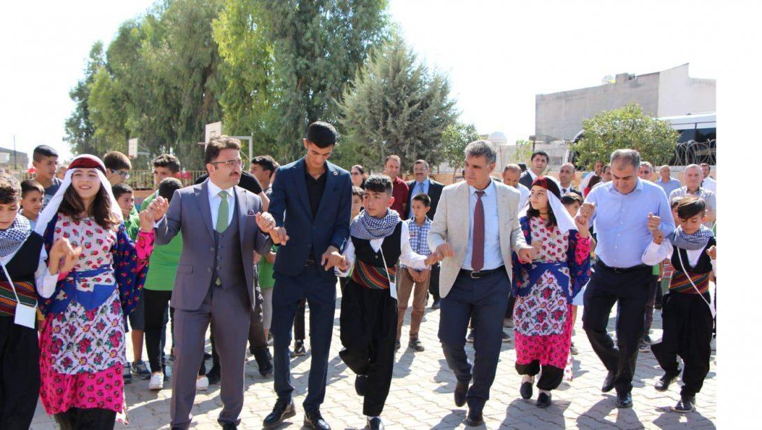 İlköğretim haftası Turgut ÖZAL ilkokul ve Ortaokulunda gerçekleştirildi.