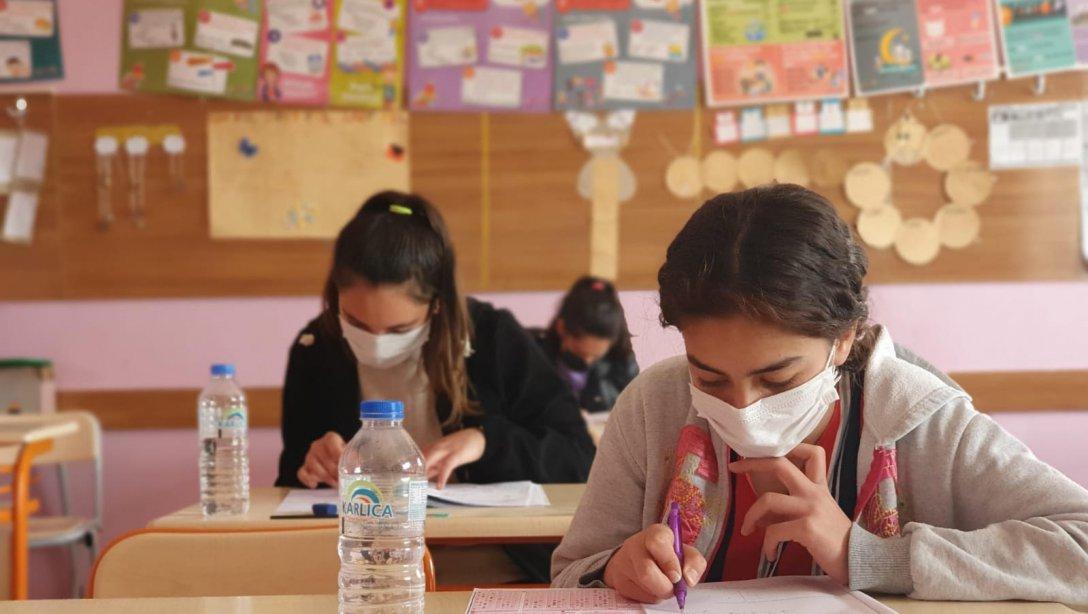 Kurumumuz Koordinesinde 8. sınıf öğrencilerine yönelik Yüz Yüze Kazanım Değerlendirme Sınavı yapıldı