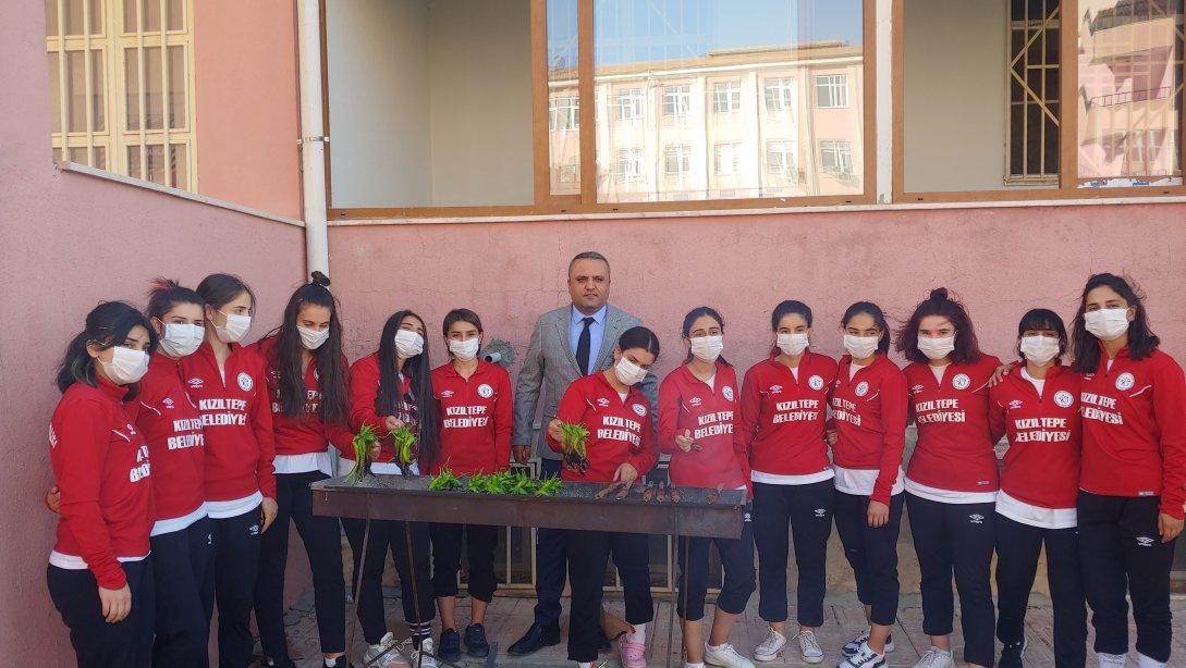 İlçe Milli Eğitim Müdürümüz Rışvan DÜNDAR Şampiyon Takım Kızıltepe Spor Lisesini Ankara'ya Uğurladı.