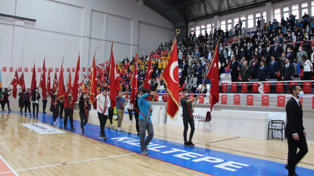 Cumhuriyetimizin 98. yıl dönümü Kızıltepe İlçe Milli Eğitim Müdürlüğünün düzenlediği tören, Kaymakam Sn.Hüseyin ÇAM' ın katılımıyla kutlanmıştır.