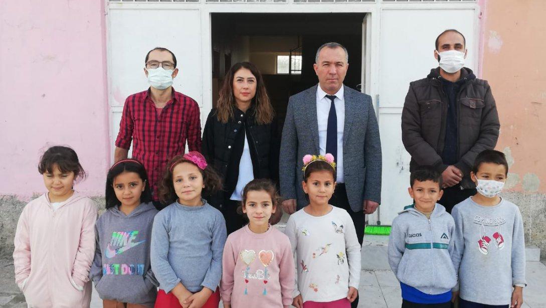 Kızıltepe İlçe Milli Eğitim Şube Müdürü Sn. Hüseyin METE Araköy, Hacıhasan, Esenli ve Yamanlar İlkokulunu ziyaret etti.