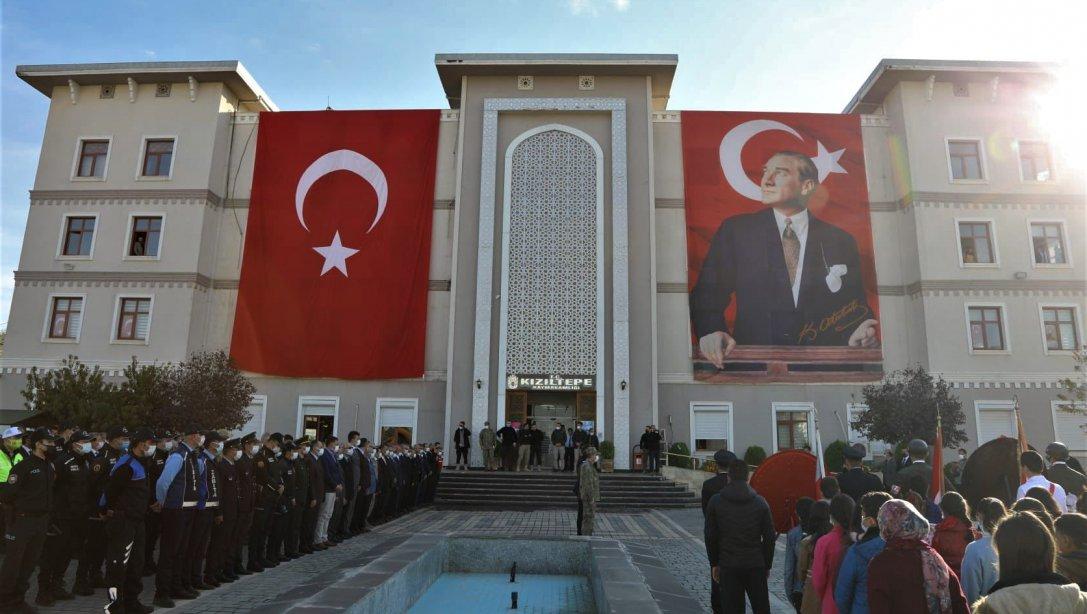 Bir ölüm ancak bu kadar ölümsüz olabilirdi. Gazi Mustafa Kemal Atatürk´ün vefatının 83' üncü yıldönümü sebebiyle düzenlenen Çelenk Sunma Töreni. Saygı, hasret ve rahmetle anıyoruz. Ruhun şad olsun!