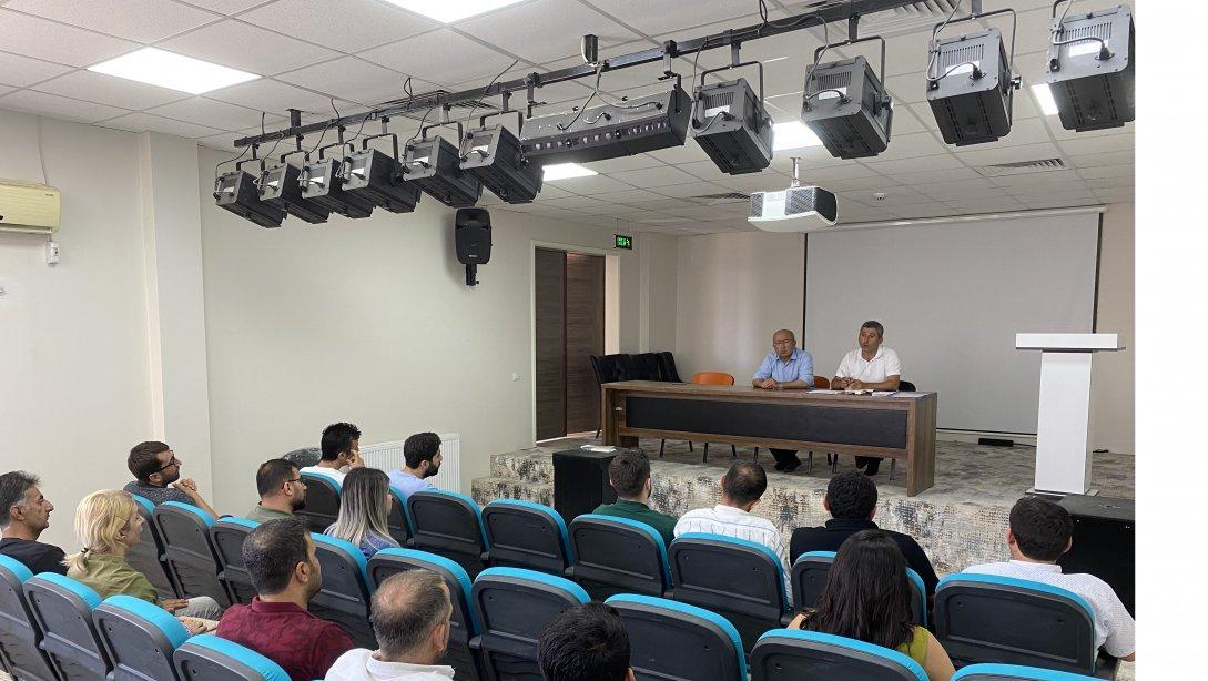 Kızıltepe İlçe Millî Eğitim Müdürlüğümüze bağlı, Özel Eğitim ve Rehabilitasyon Merkezi Kurum Müdürleri ve Kurucuları ile toplantı gerçekleştirildi.